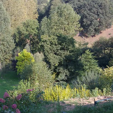Le Perron לינה וארוחת בוקר *