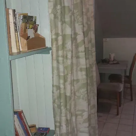 Le Perron לינה וארוחת בוקר