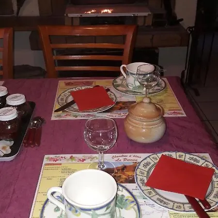 Le Perron לינה וארוחת בוקר *